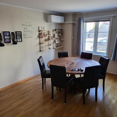 Apartamento Sentrumsleilighet Med Gratis Parkering Til Leie Arendal Exterior foto