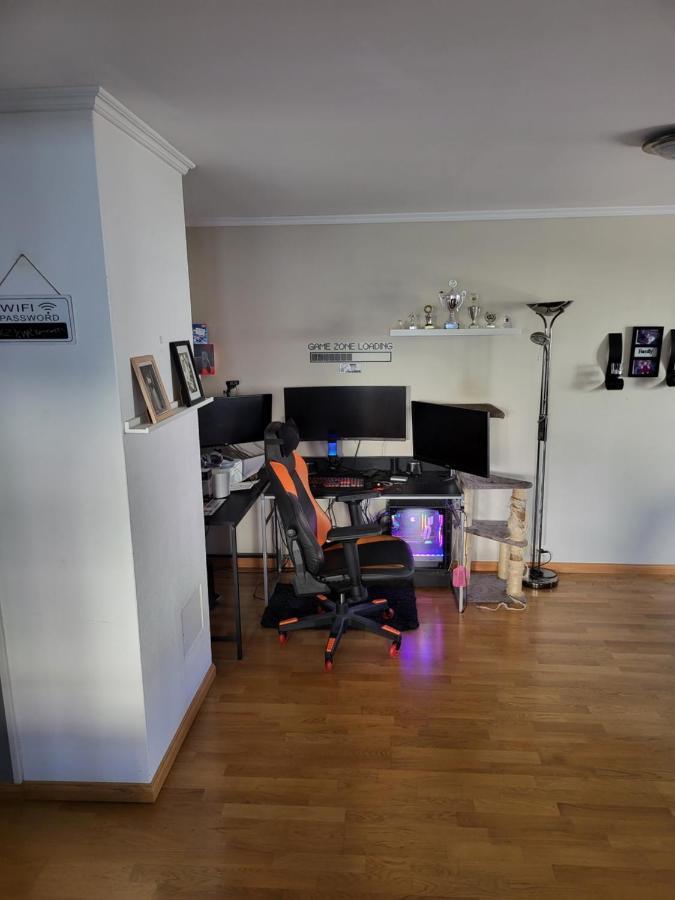 Apartamento Sentrumsleilighet Med Gratis Parkering Til Leie Arendal Exterior foto