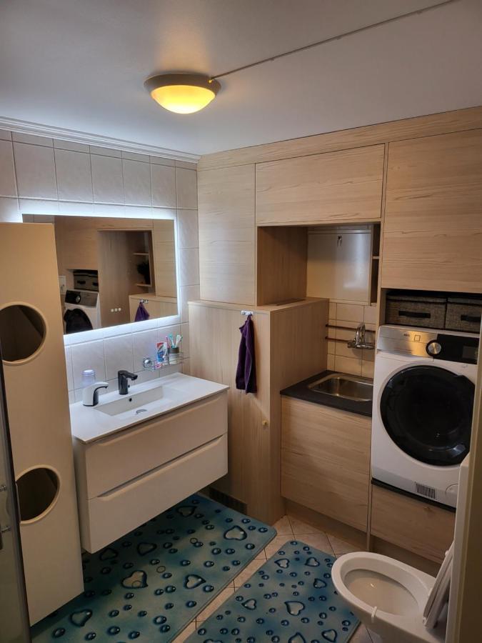Apartamento Sentrumsleilighet Med Gratis Parkering Til Leie Arendal Exterior foto